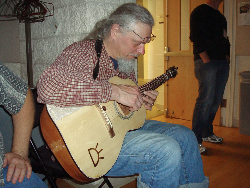 2008 GAL Convention, with Dan Erlewine’s ergonomic guitar.