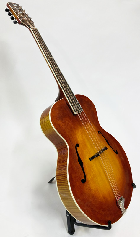 Jarosz-style octave mandolin.