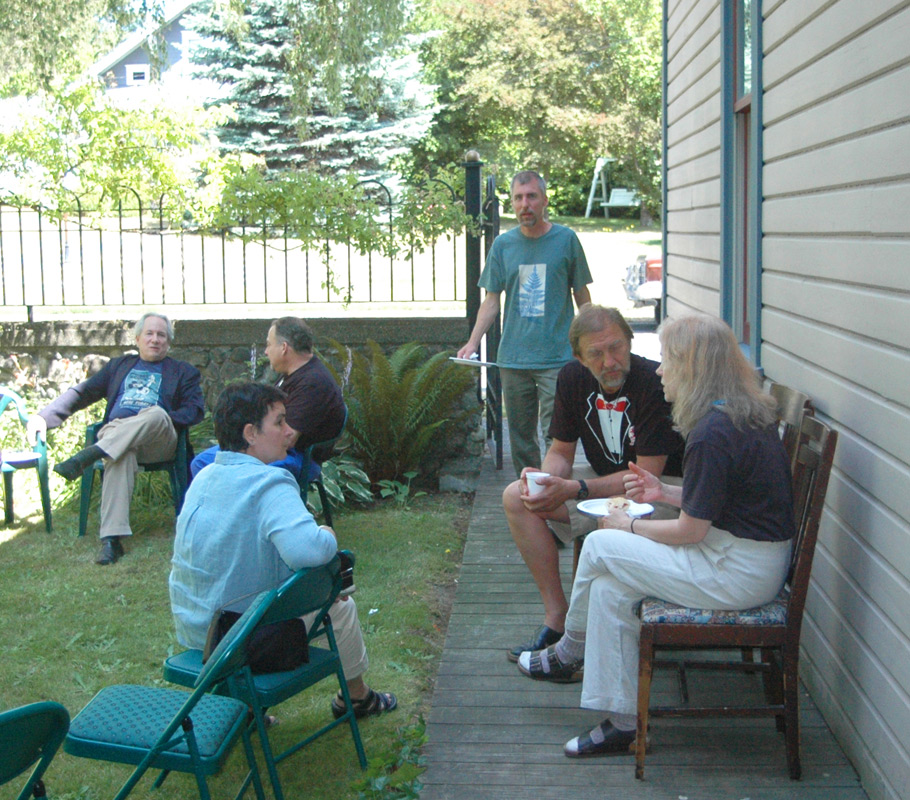 Rick Turner (left) at GAL HQ after the 2004 GAL Convention in Tacoma. Also in this photo: Tini Burghardt, Richard Glick, Todd Rose, Geza Burghardt, Cyndy Burton. Photo by Hap Newsom.