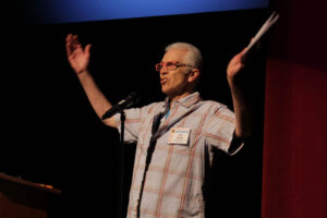 Our Fearless Leader leads the assembled members to recite the Guild chant. (McElrath)