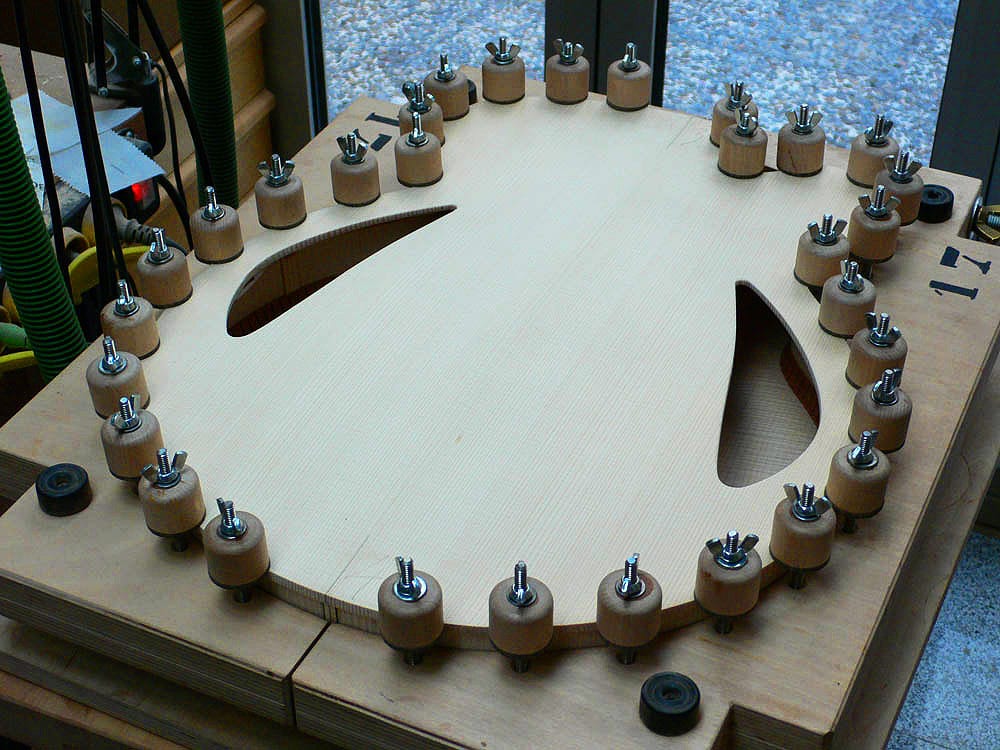 Constructing the Melo JM4 model inspired by D’Aquisto. (image 3 of 5)