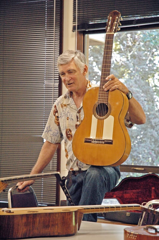 Explaining the guitar collection at the 2006 GAL Convention. (image 3 of 3)