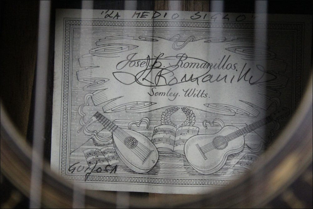 Label of “La Medio Siglo” (The Half Century), a guitar that José made in 2012 to mark José and Marian’s fiftieth wedding anniversary.