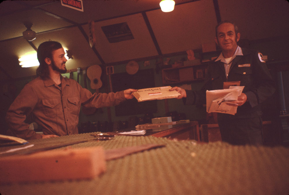 Fun photos from 1975 for old GAL members. Here’s Leo getting the mail from our favorite mail man, Harvey Bottiger.