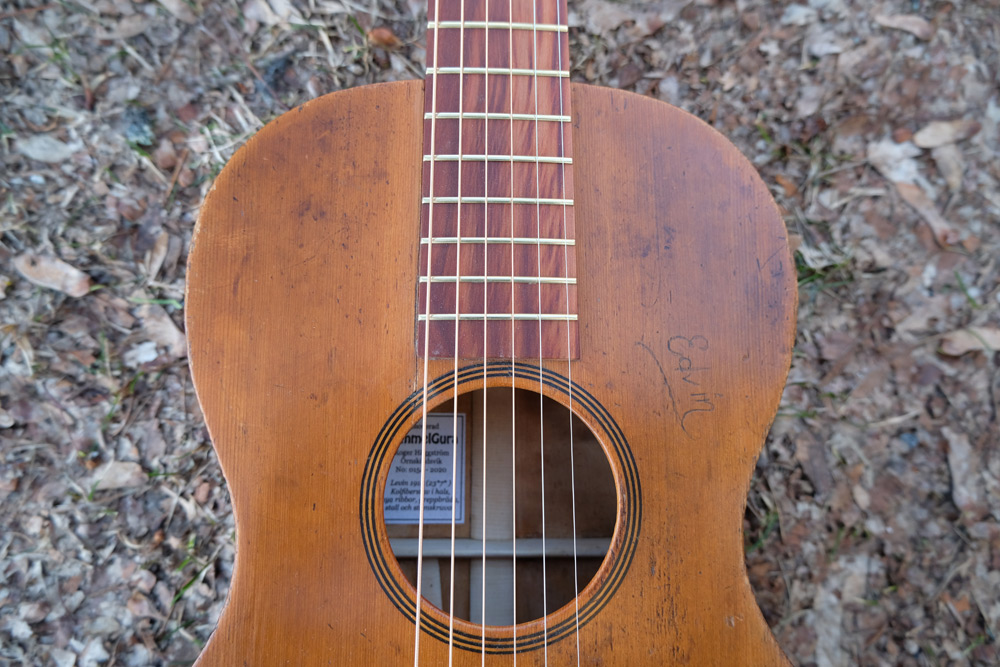 The “Edvin” guitar after restoration. Photo 6 of 7.